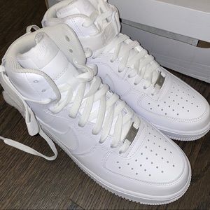 Nike women’s Air Force 1 High Sneakers